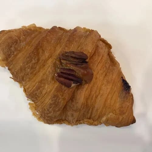 Круассан черная смородина-пекан