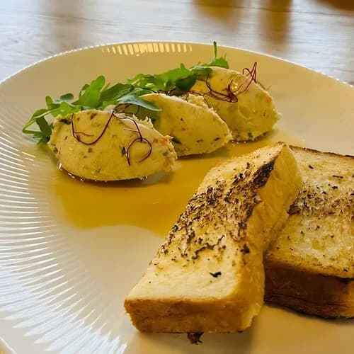 Риет из креветок и булочка бриошь