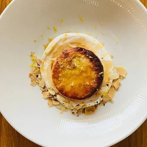 Творожная запеканка с лимоном и медом