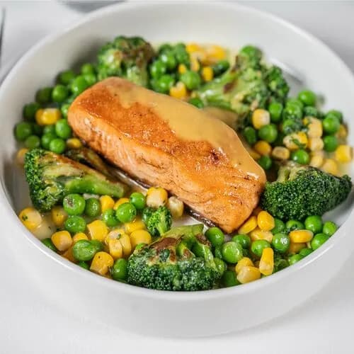 Филе лосося с овощами