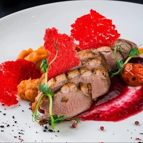 Утиное филе на подушке из батата под ягодным соусом