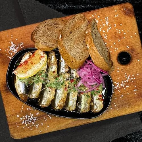Сардина по-фирменному в сковородке