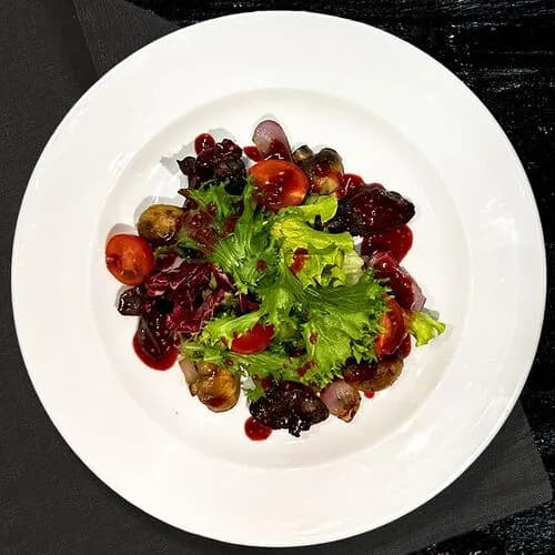 Салат с утиной печенью