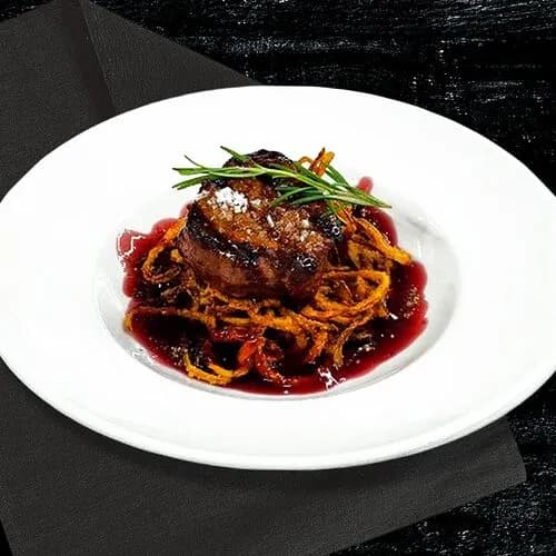 Стейк с английским винным соусом