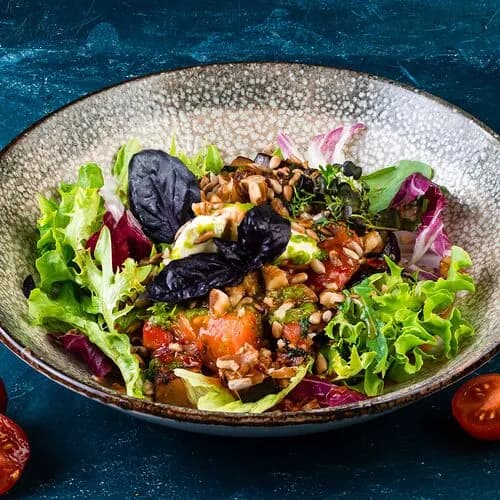 Теплый салат с баклажанами