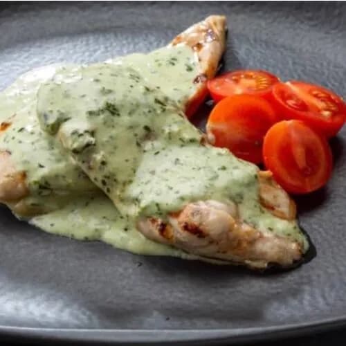 Филе куриное с соусом песто