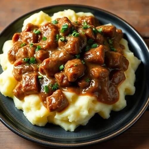 Бефстроганов с картофельным пюре