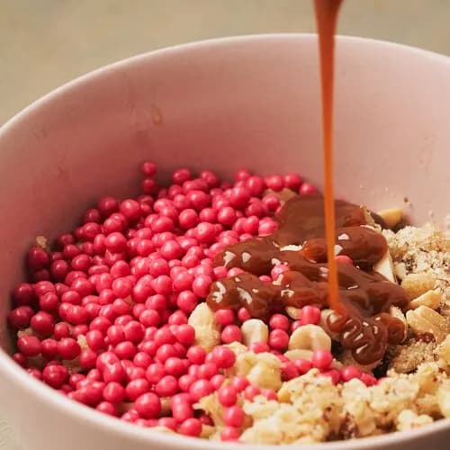 Каша овсяная с соленой карамелью и орехами