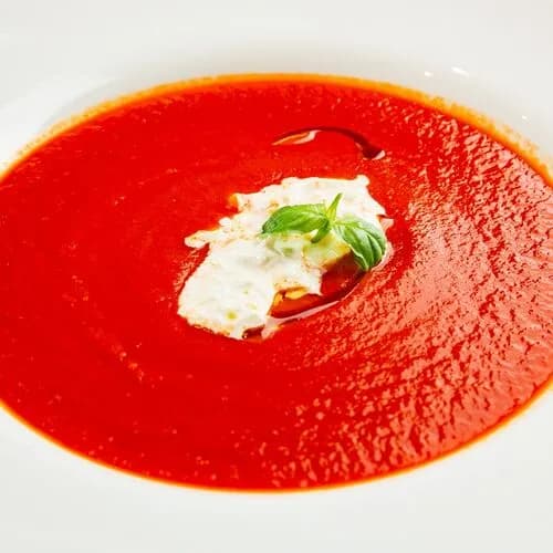 Крем-суп из томатов со страчателлой