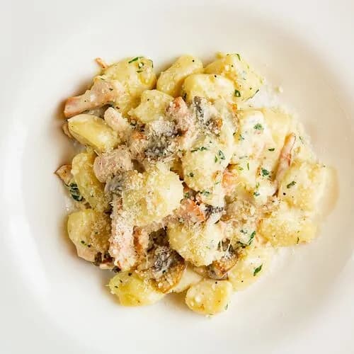 Ньокки с грибами и беконом