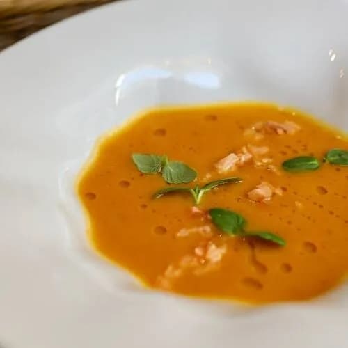 Крем-суп из тыквы с копчёным лососем
