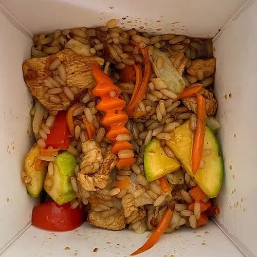 Курица в чесночном соусе с рисом