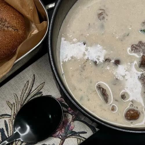 Грибной суп с пражской булкой