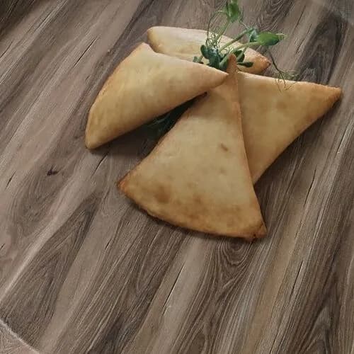 Эмпанадос с сыром и томатами