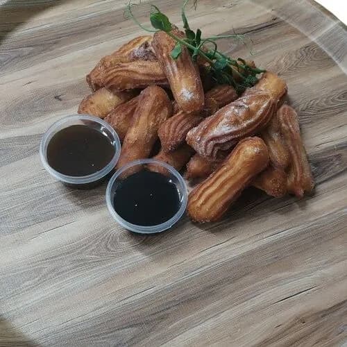 Чуррос мини с сахарной пудрой и топпингами