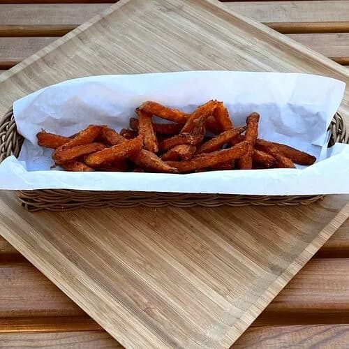 Батат фри с терияки и пряным соусами