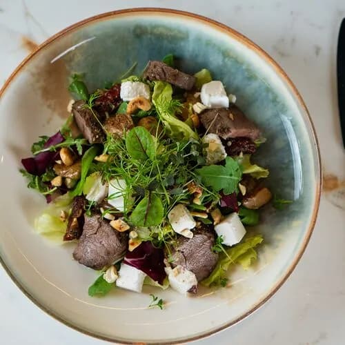 Микс зелени с утиной грудкой