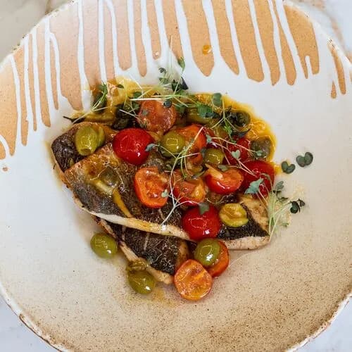 Филе дорадо с томлеными черри