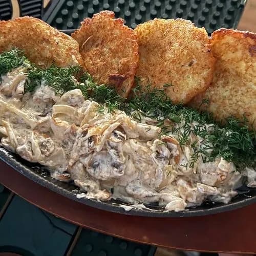 Драники с курицей и грибами