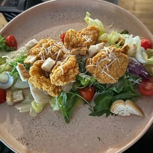 Салат Цезарь с курицей