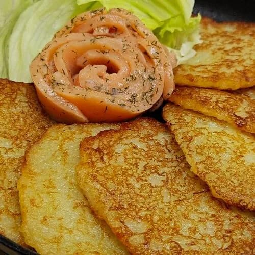 Латкес с красной рыбой