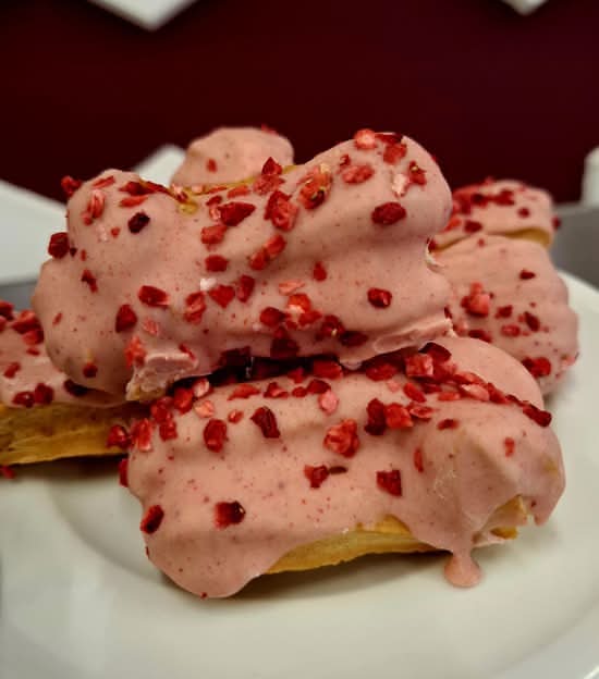 Eklerki truskawkowe (ok.300g)