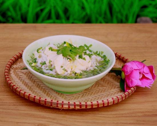 Pho z Kurczakiem i Liśćmi Limonki