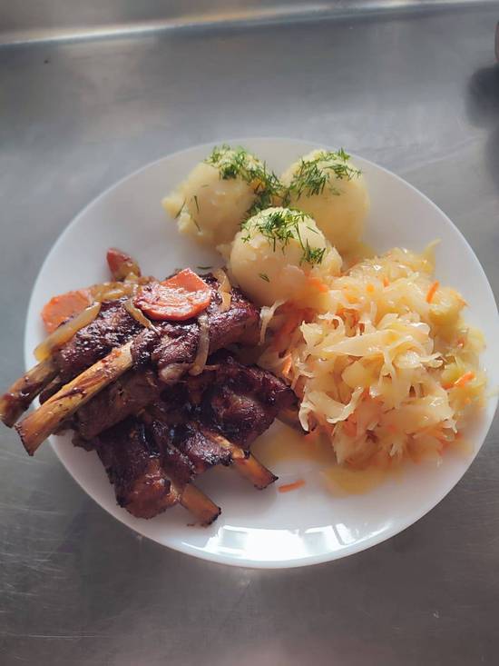 Źeberka po Bawarsku z dodatkiem