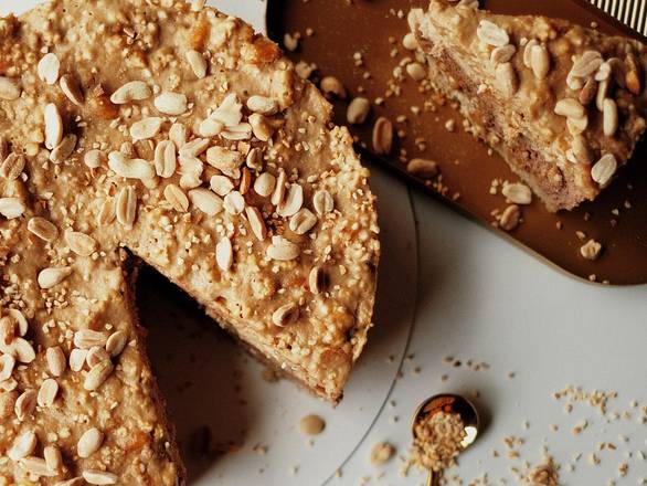 Keto Snickers na biszkopcie