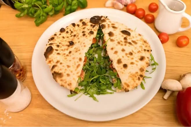 Panino z burratą i szynką
