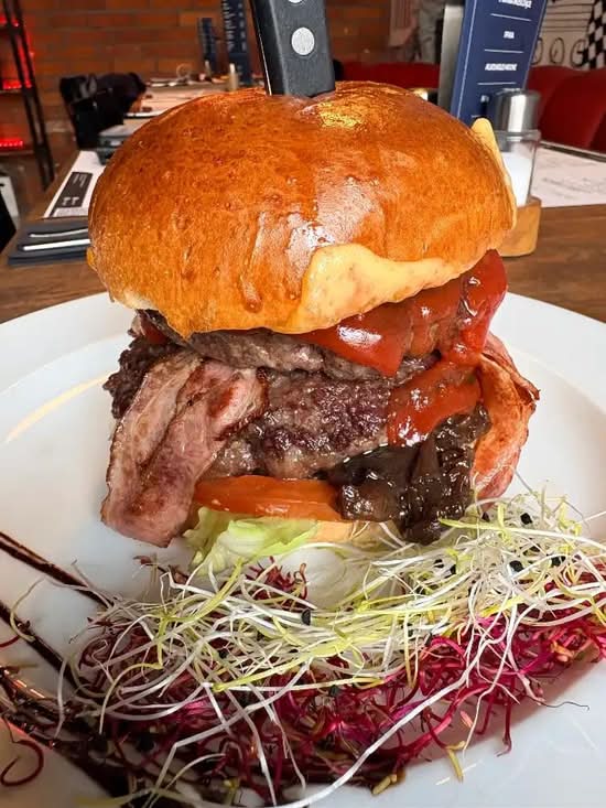 BUTCHER'S CLASSIC DOUBLE BURGER_W
