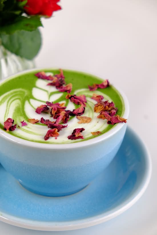Różana Matcha Latte