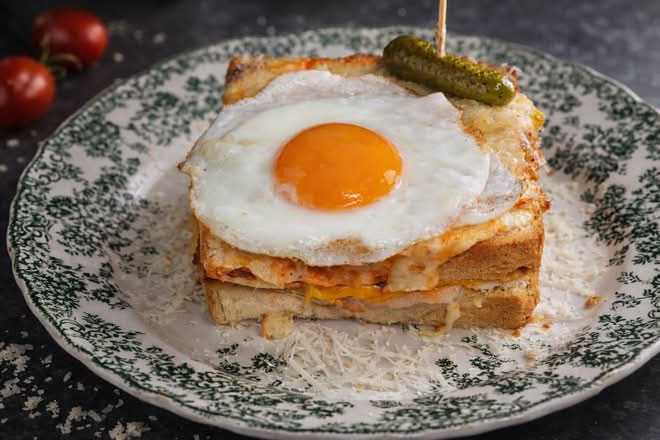 Croque Madam cztery sery