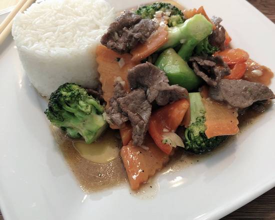 Brokuły z kurczakiem/tofu/wołowiną