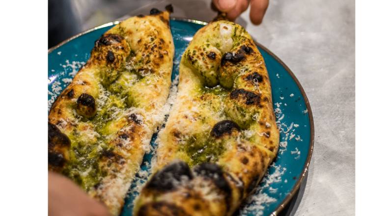 Focaccia z pesto i Grana padano