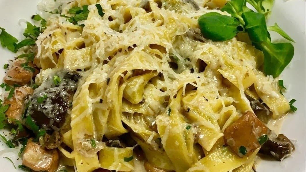 Tagliatelle al funghi di bosco e polllo