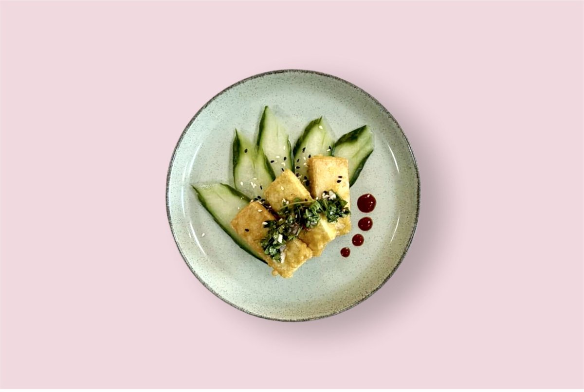 tofu tempura z pikantną salsą kolendrową