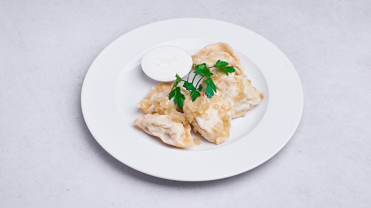 Pierogi ruskie z cebulką i kwaśną śmietaną 🌿