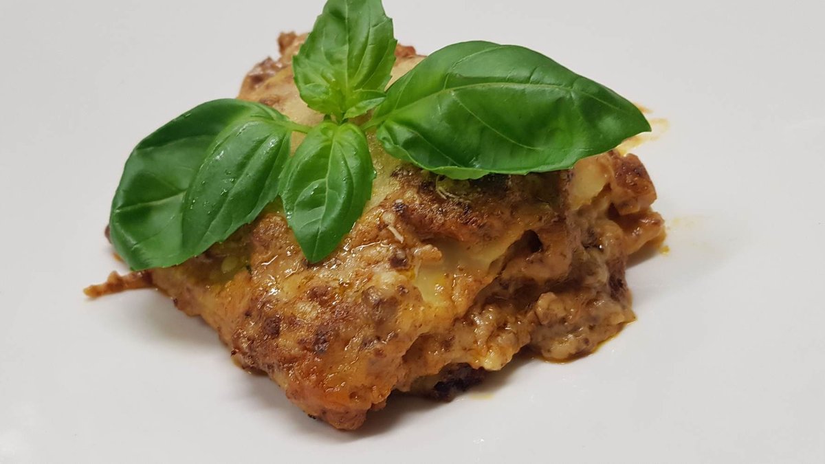 Lasagna di San Lorenzo con ragù e mozzarella fusa