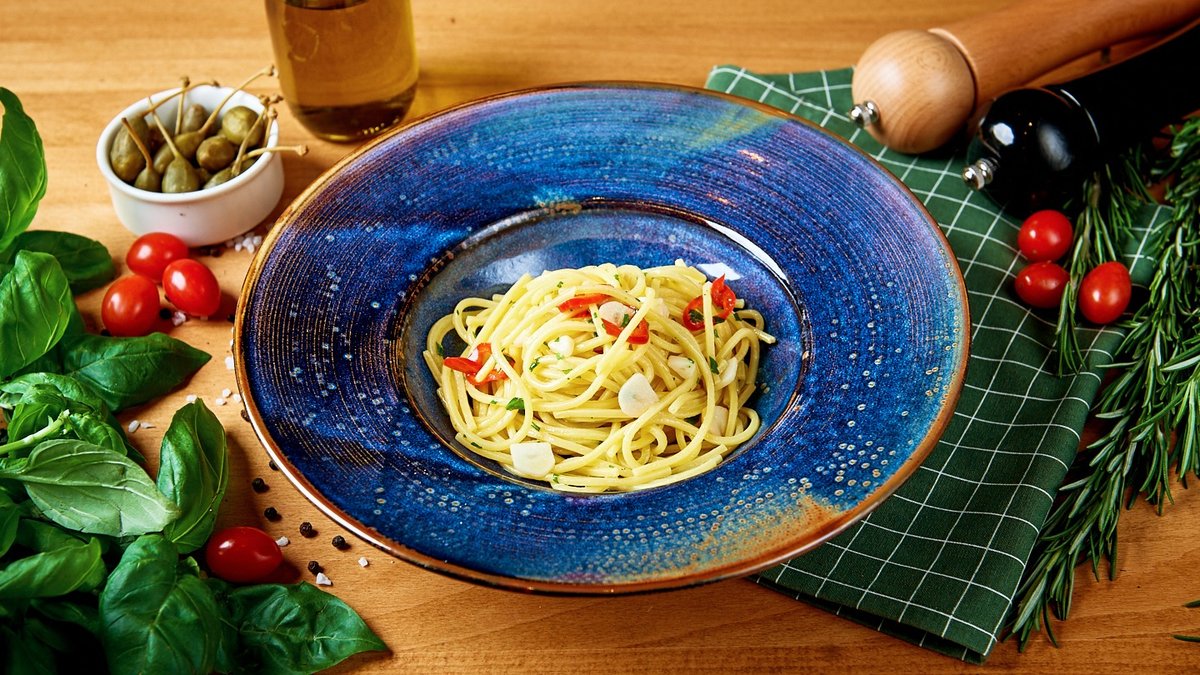 Spaghetti aglio olio e peperoncino